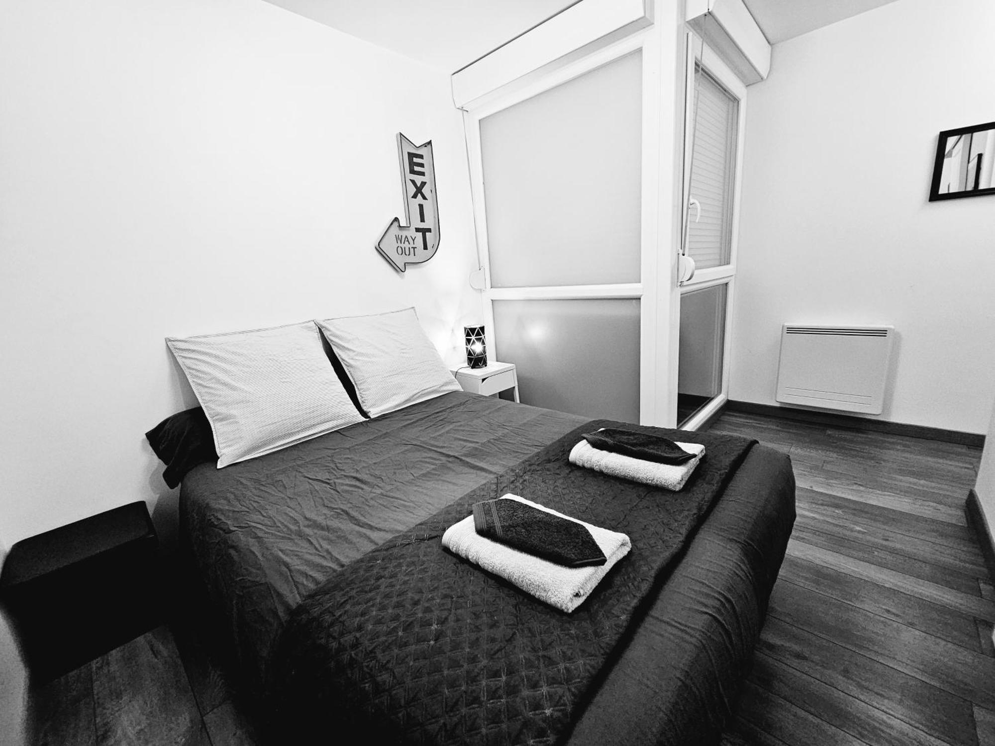 Passage Secret - Ideal Pro, Couples, Familles & Amis - Le Calme En Hypercentre - Wifi Haut Debit - Netflix - Machine A Laver - Gare, Cathedrale, Commerces, Restaurants & Transports En Commun A Moins De 10 Minutes A Pied Реймс Экстерьер фото